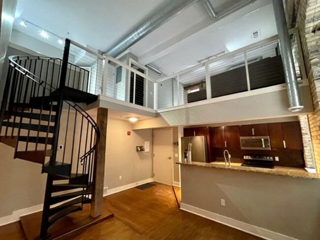 Primary Photo - Gorgeous 2 bed/1.5 bath in the Heart of Do...