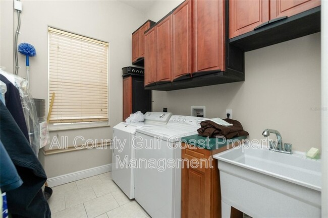 Building Photo - 9017 Hilolo Ln