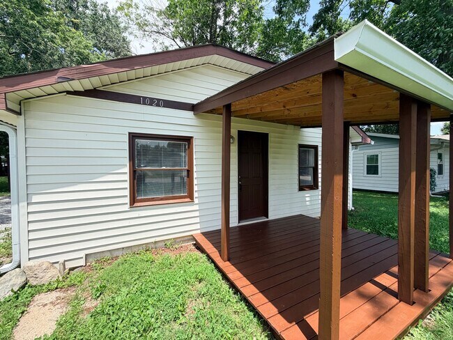 Building Photo - COMING SOON: 3 Bedroom/2 Bath Home located at 1020 E Seventh St. Greenfield, IN
