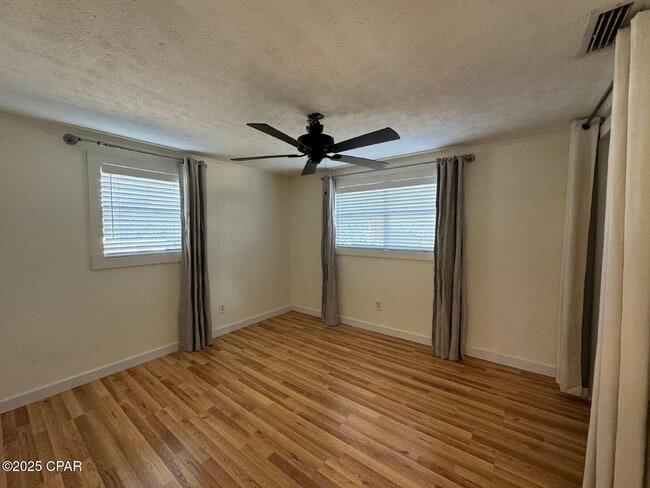 Building Photo - 230 Christmas Tree Ln