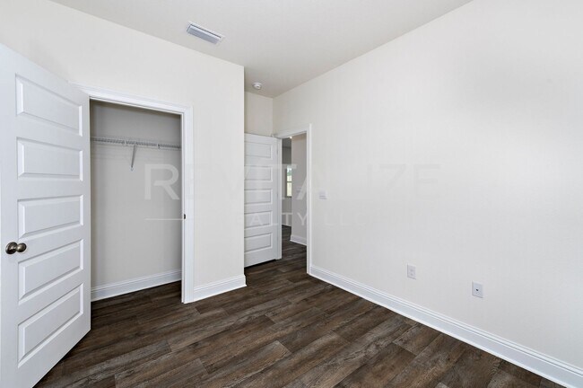 Building Photo - 13330 Shea Cir