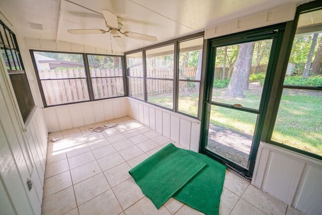 Building Photo - 2 bed 2 bath Sublease