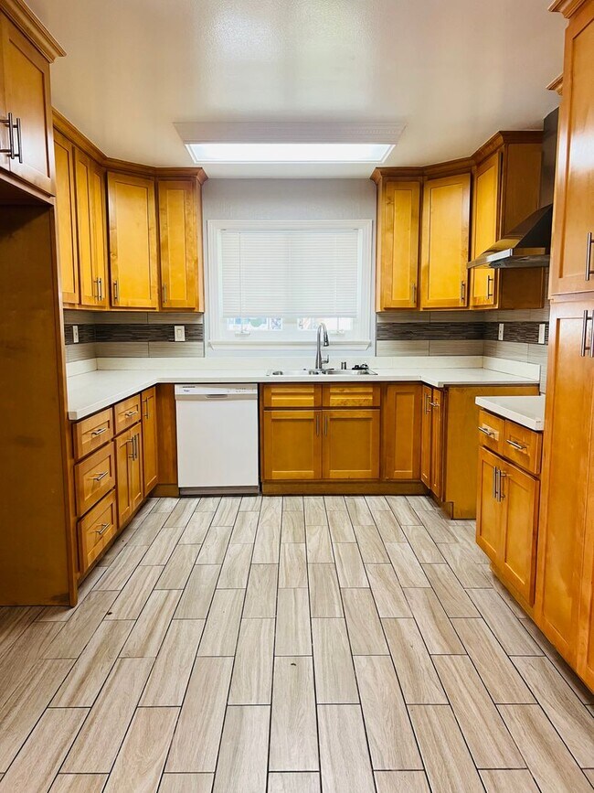 Building Photo - Spacious home in West San Jose