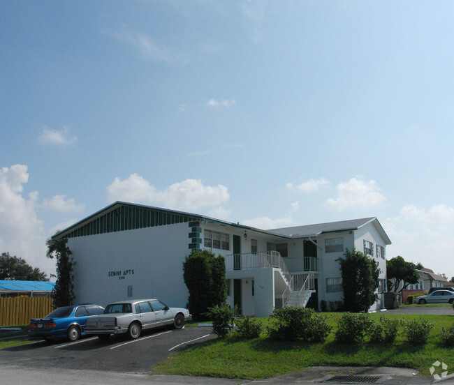 Primary Photo - 7041 Pembroke Rd