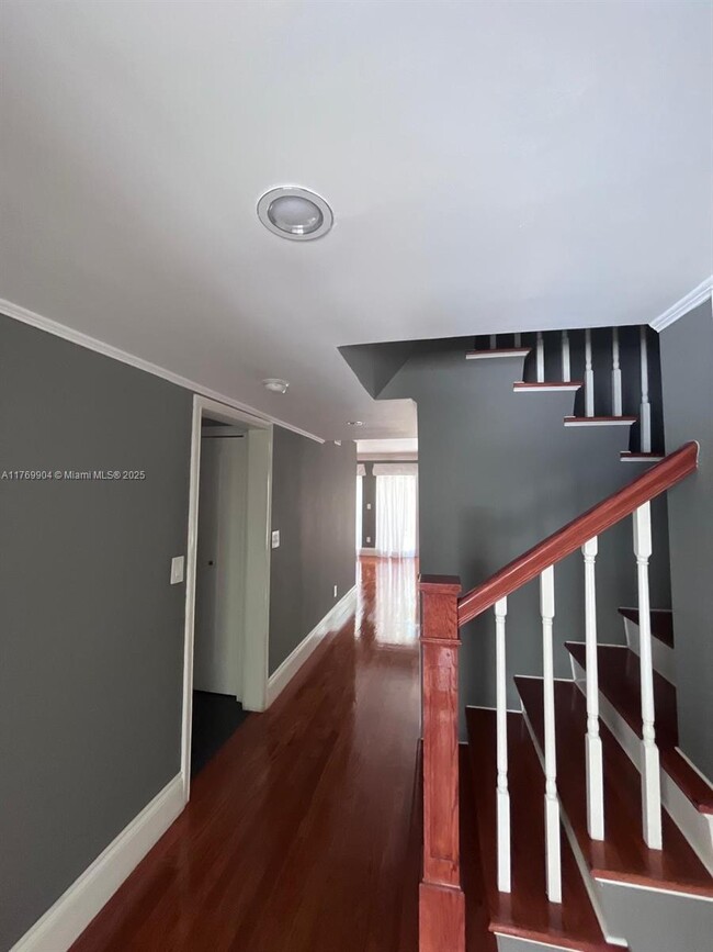 Building Photo - 7510 SW 58th Ave