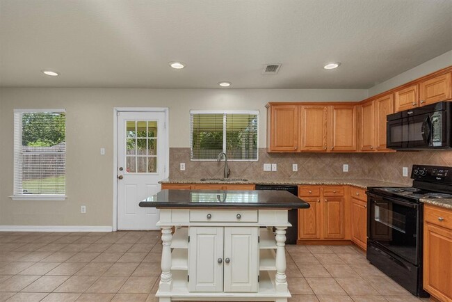 Building Photo - 17919 Rose Hill Park Ln