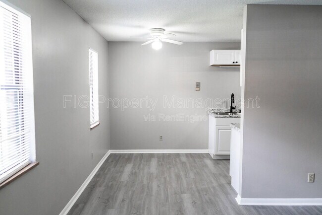 Building Photo - 129 Hillcrest Dr