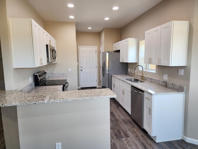 Building Photo - 2703 S Onyx Dr