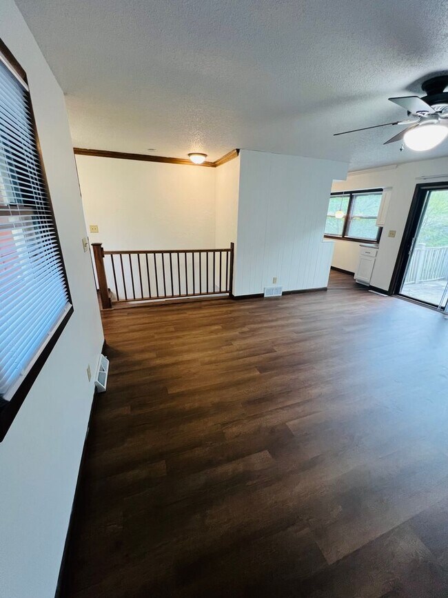 Building Photo - 5 Buena Dr