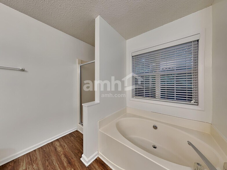 Building Photo - 2062 Spicers Ln