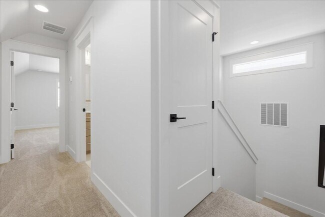 Building Photo - Heart of Eagle 3 Bed 2.5 Bath