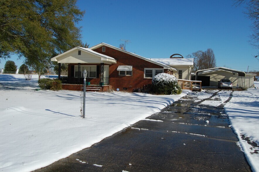 Building Photo - 17020 Morris Dr