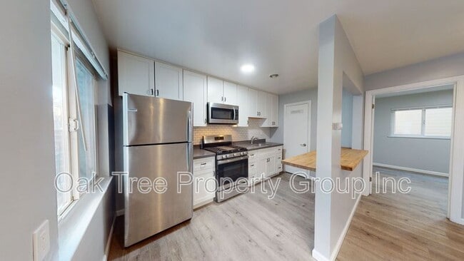 Building Photo - 824 15th St