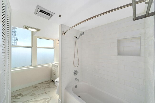 Building Photo - Seagle Building 7C