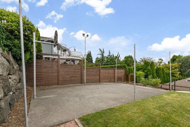 Building Photo - Gorgeous West Seattle Mid-Century Modern w...
