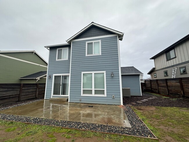 Building Photo - Application Pending - 4 Bedroom Home for R...