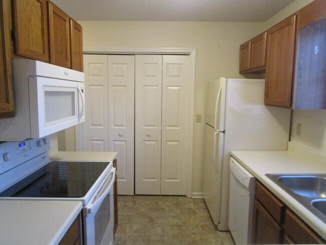 Building Photo - 645 Archdale Dr