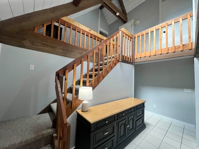 Building Photo - 112 Greensward Dr