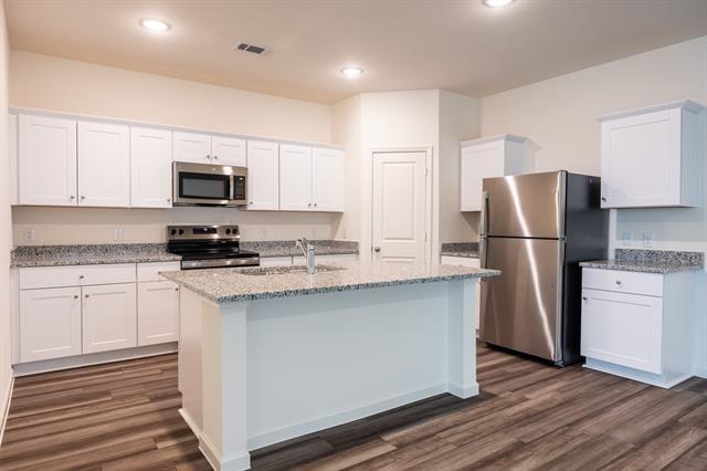 Building Photo - 5953 Sahara Dr