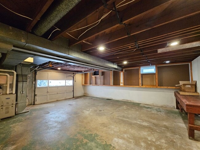 Building Photo - 3 bed/1.5 bath house near Sabraton