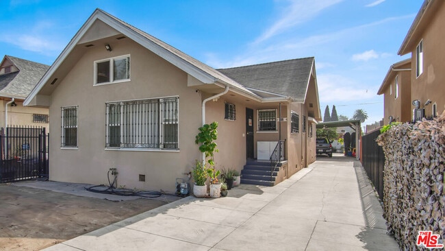 Building Photo - 252 E 47th St