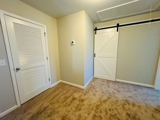 Building Photo - 4 bed 2.5 bath located in The Links at Way Station!! Available in August!!