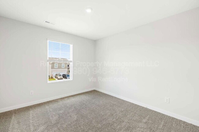 Building Photo - 2160 Blue Sky Mdws Dr