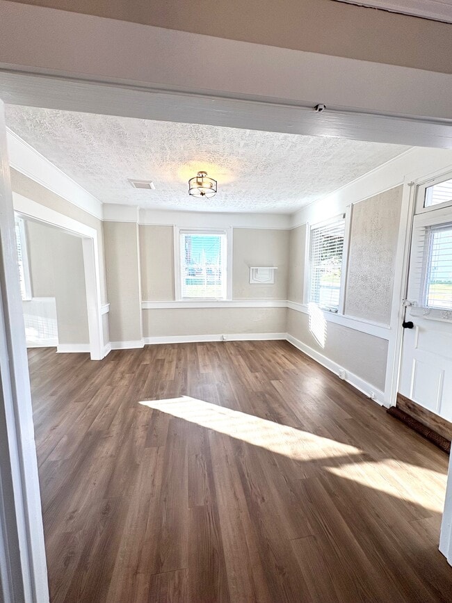 Building Photo - 102 N Baltimore St