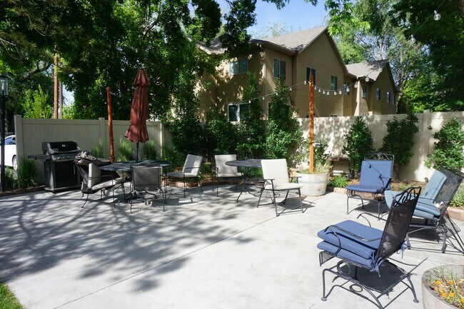 Building Photo - Cozy South Salt Lake 2 Bedroom 1 Bath