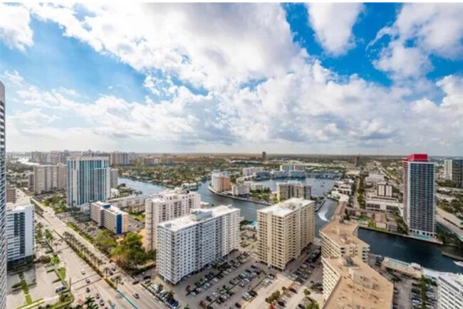 Building Photo - 1800 S Ocean Dr