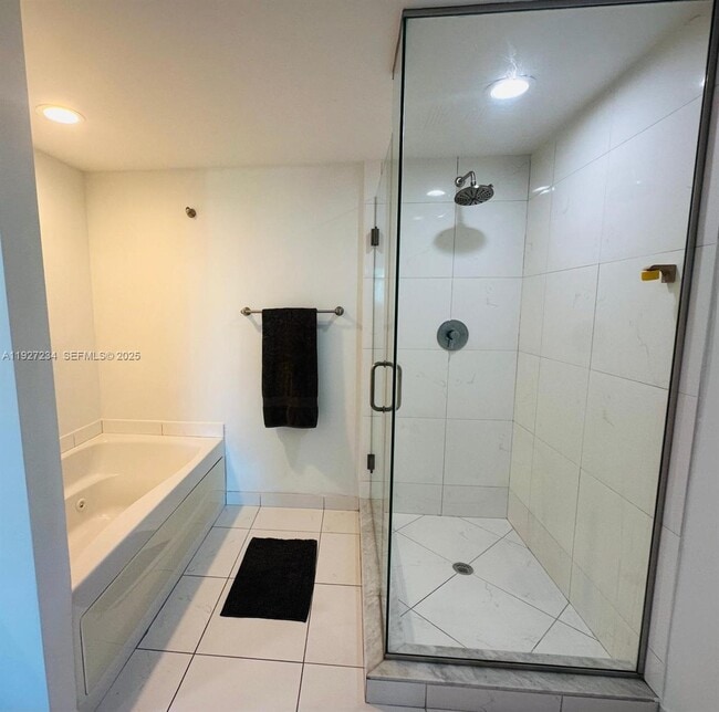 Building Photo - 500 Brickell Ave