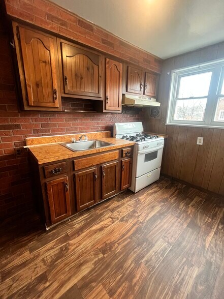 Kitchen - 4203 Doris Ave