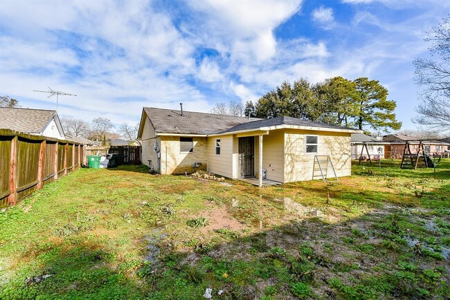 Building Photo - 5255 Castlecreek Ln