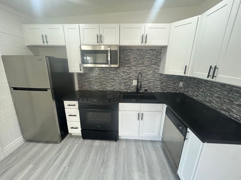 Unit B - 210 W Monroe Ave