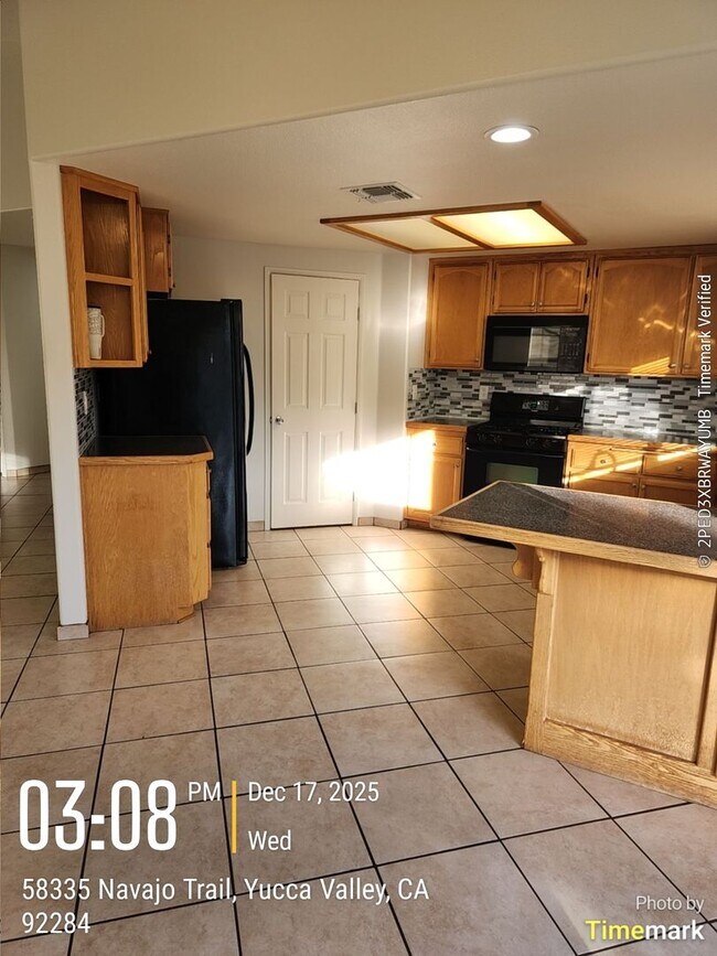 Building Photo - 3 bedroom 2 bath w/ office