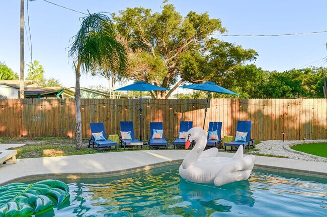 Building Photo - 13672 88th Ave N