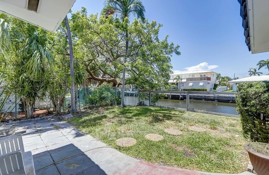 Building Photo - 2041 Coral Reef Dr