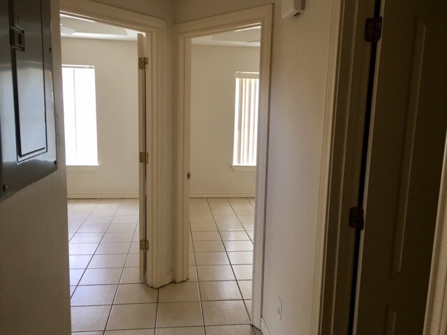 Building Photo - 1811 Aruba Dr