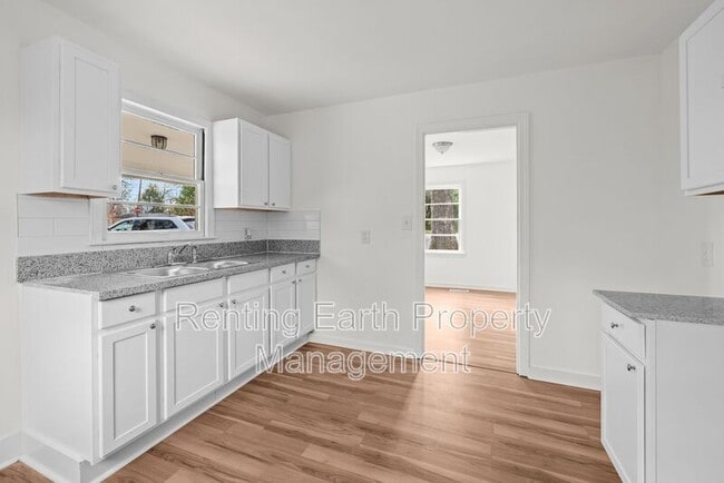 Building Photo - 933 T St