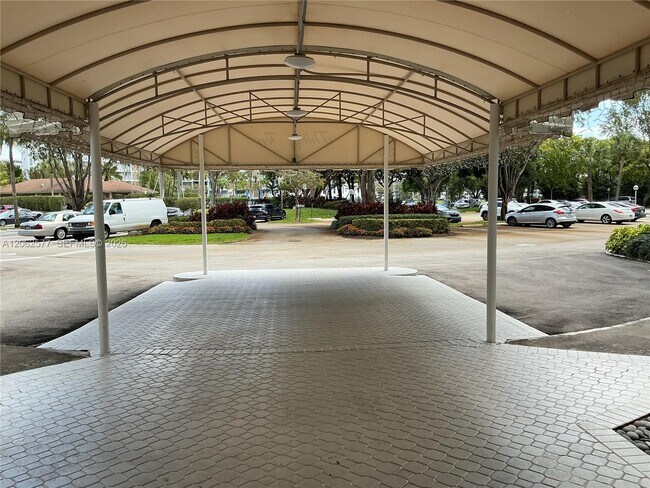 Building Photo - 3010 N Course Dr