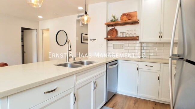 Building Photo - Beautifully Remodeled Condo Located in Pri...