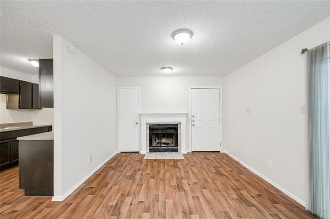 Building Photo - 6900 Branchwood Dr