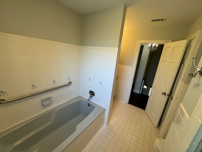 Building Photo - Pensacola - Inverness - 3 bedroom, 2 bathroom