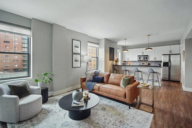 Primary Photo - 400 Walnut St