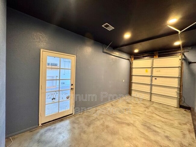 Building Photo - 40085 Temecky Way