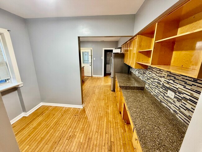 Building Photo - 6014 N Francisco Ave