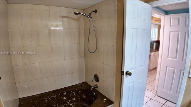 Building Photo - 2017 S Ocean Dr