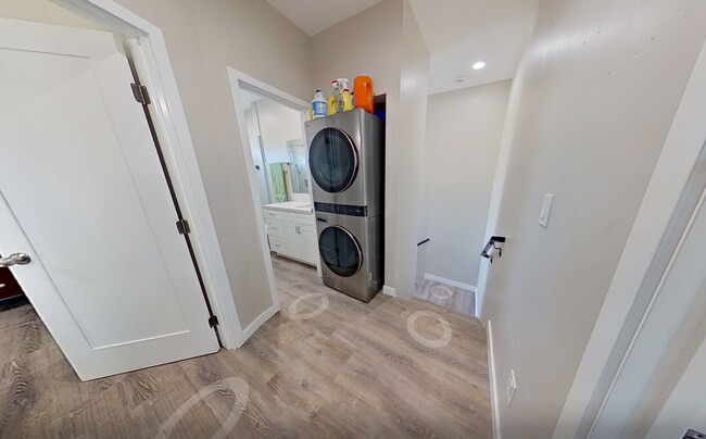 Building Photo - 5162-5166 Ewing St.