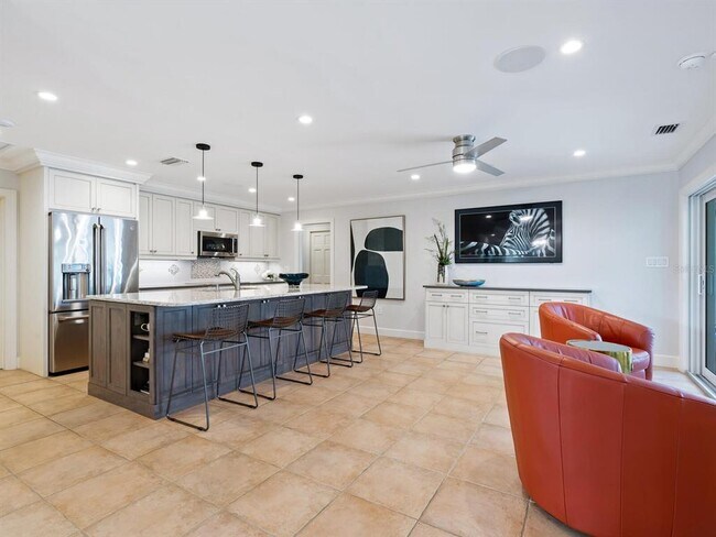 Building Photo - 606 Owl Way