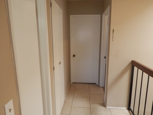 Building Photo - Beautiful Jurupa Hills Condo - 3 Bedroom